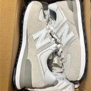 Women’s new balance sneaker
